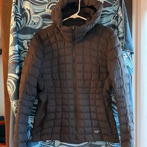 Down puffer coat, very warm and packs small. Sz M Womens. Perfect condition